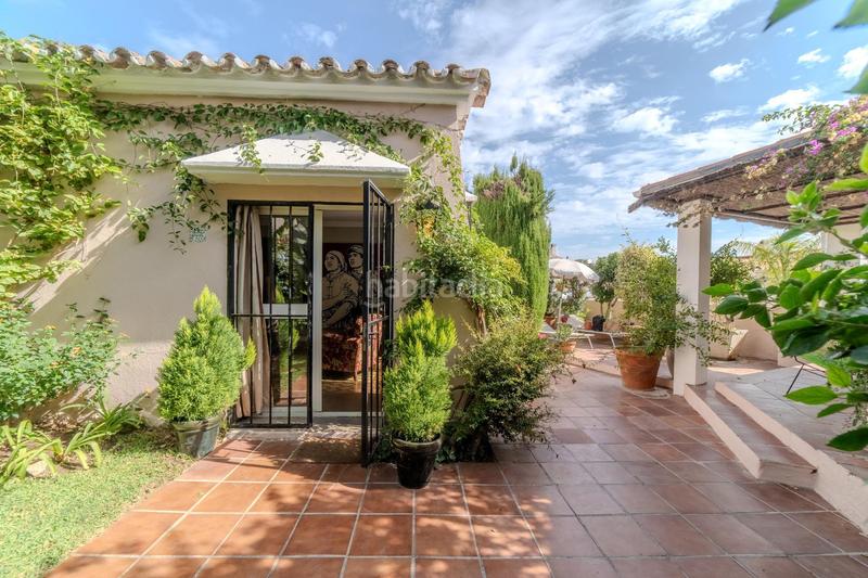 Foto c1f9702e-317b-40b9-9133-6d10f2c5ce30. House with parking in Montemar Torremolinos