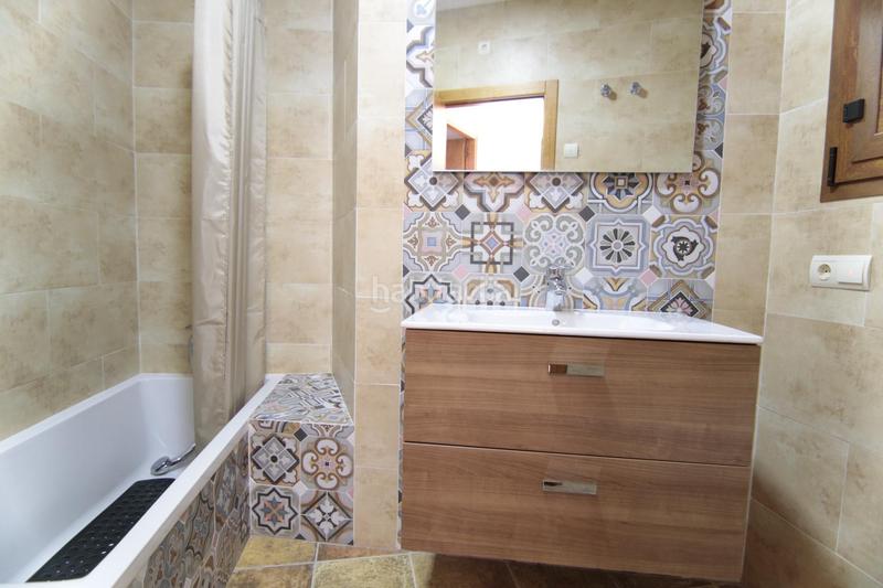 Foto 435d0705-0162-4fcf-95f6-10e95f137b7e. Casa adossada a Guaro