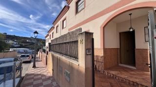 Casa adossada  Calle sierra de las nieves. Chalet adosado en colmenar, málaga