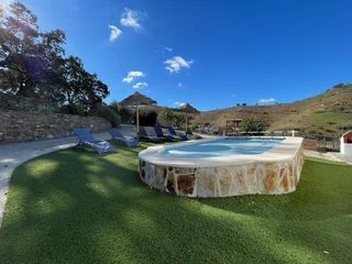 Country house in Calle diputado antonio f bolaño 23. Casa rústica con piscina en casabermeja