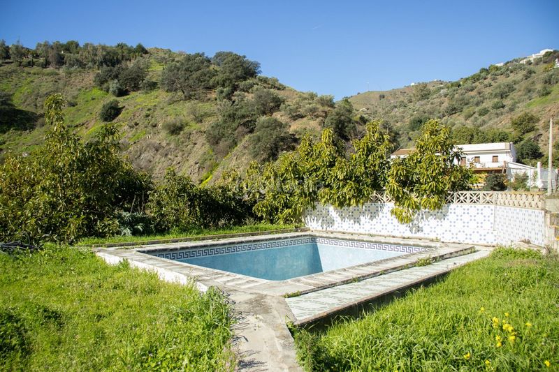 Foto 600dacf2-e7cb-4dd9-882f-841dc0f41bc3. Masia amb aparcament a Árchez