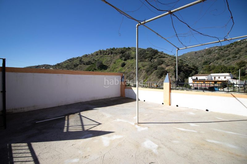 Foto 80e7dd56-01e3-4505-82b8-04104008a264. Masia amb aparcament a Árchez