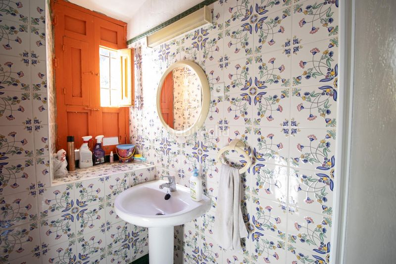 Foto d8bc3c46-e2e2-4ae5-8a9c-c0f6a020bf69. Masia amb aparcament a Árchez