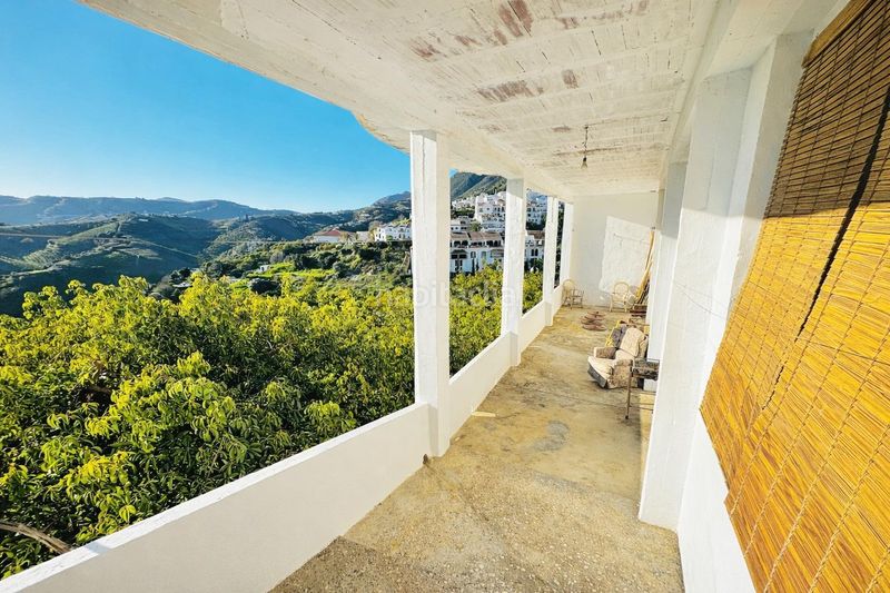 Foto 6e014a29-75a3-4f87-9deb-6e0a0bcec2fb. Casa amb aparcament a Frigiliana