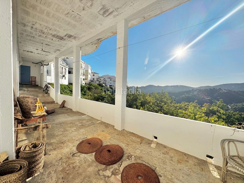 Foto 9dee79ce-2987-497b-aacc-855c8c8b16e3. Casa amb aparcament a Frigiliana