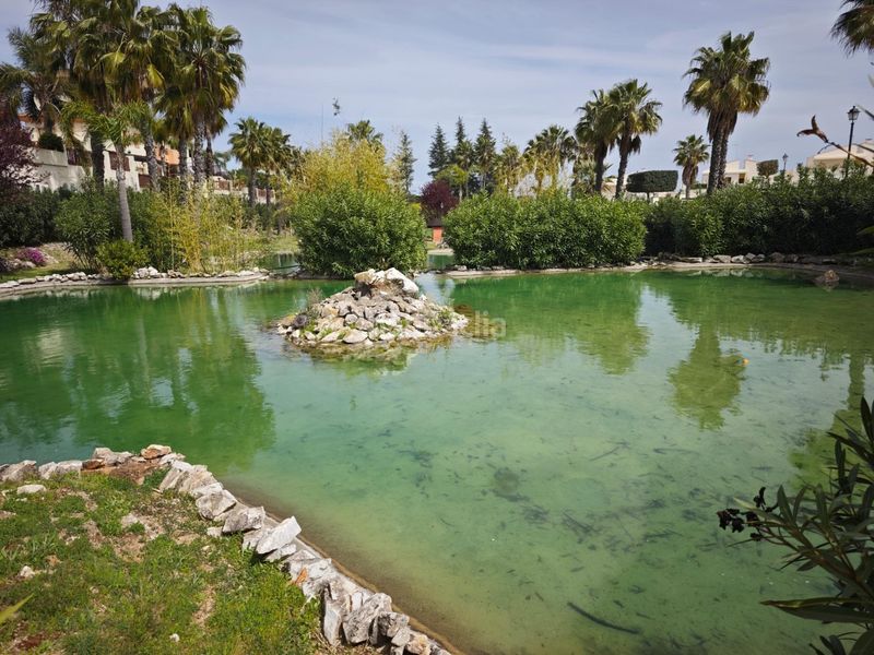 Foto 01e6760b-ca35-4141-b4ca-3235558a528f. Casa aparellada amb aparcament piscina a Coín