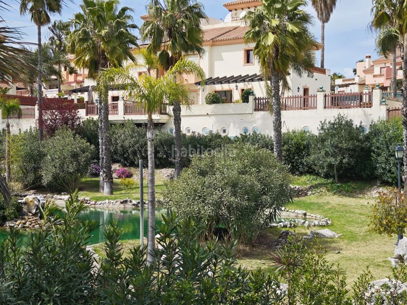 Foto 0c7f956d-79cf-431e-8861-935d62ea5405. Casa aparellada amb aparcament piscina a Coín