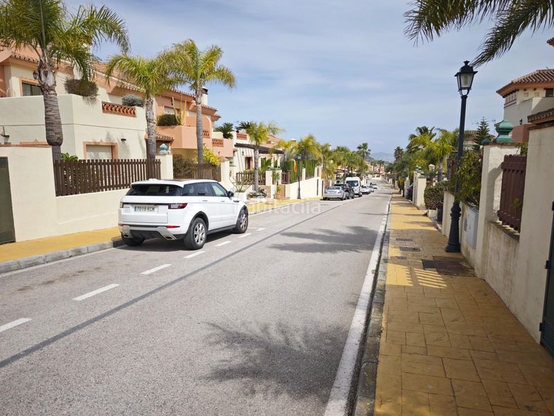 Foto 0ca4363e-b4a1-46fc-a632-4dbf814a2914. Casa aparellada amb aparcament piscina a Coín