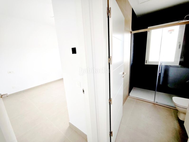 Foto 1c38f500-f973-4f4d-9b22-211a3b836d94. Casa aparellada amb aparcament piscina a Coín