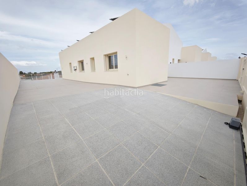 Foto 4a9cb35c-f05a-4d15-bbc3-4d18100dd931. Casa aparellada amb aparcament piscina a Coín