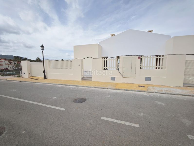 Foto 5292b0ab-c8b5-40cc-879e-ebf51696c40f. Casa aparellada amb aparcament piscina a Coín