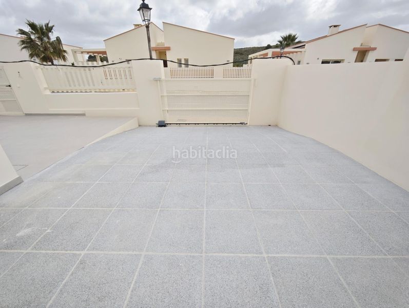 Foto 958ecd4a-a0f7-44fa-b649-9aa035706567. Casa aparellada amb aparcament piscina a Coín