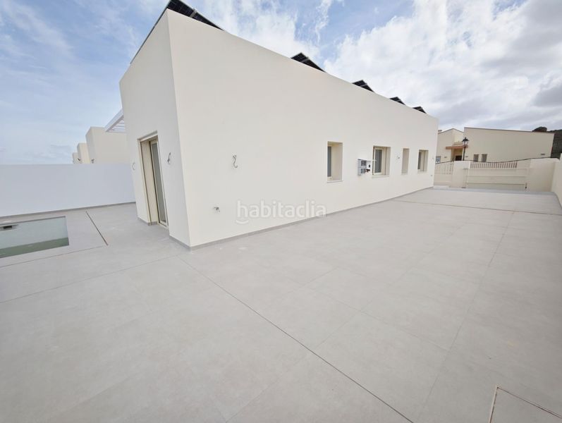 Foto c440e83b-abf6-477d-84ee-1edde4a2f53b. Casa aparellada amb aparcament piscina a Coín
