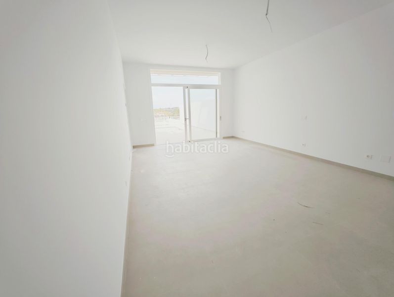 Foto fbcae8d1-3cc1-46b7-acce-fe6ab59c0ae9. Casa aparellada amb aparcament piscina a Coín