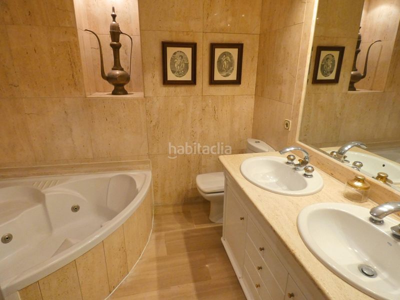 Foto db3c2be5-e4b3-4be7-9815-09d501c7202f. Àtic amb calefacció aparcament piscina a Castillo Sohail - Myramar Fuengirola