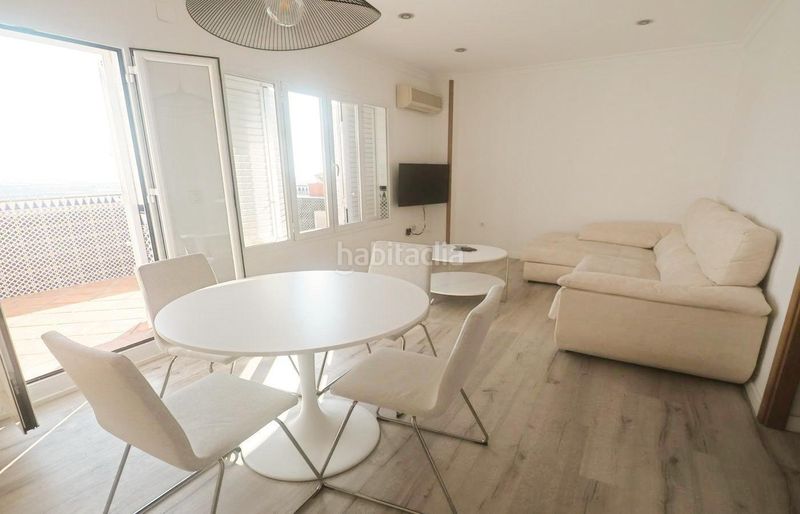 Foto f3d48bcf-de46-422e-911d-1e3a26086442. Edificio in Centro Salobreña