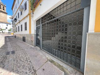 Local Comercial  Calle de morales. Local comercialalmacén no aparcamiento en ollerías, córdoba