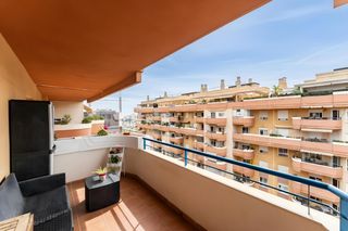 Apartamento en Calle del jalón 31. Piso 3 habitaciones parque litoral, garaje y trastero incluido