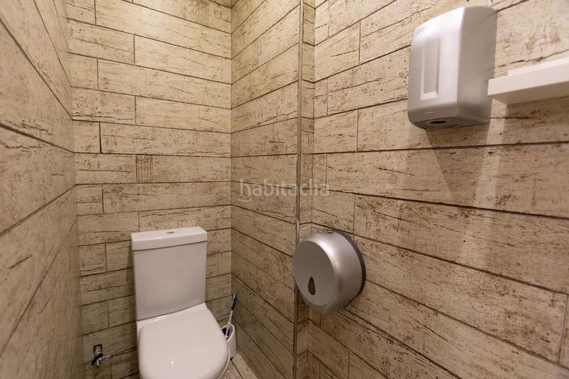Foto b7c50260-4dd4-46fe-85de-2c197fdb3986. Local commercial dans calle antonio navajas ruiz 2 dans Torremolinos