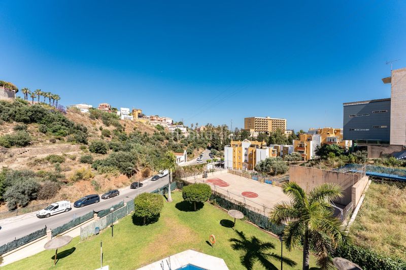Foto c8e55f4c-e07d-45d9-8cdc-9ba3286335eb. Àtic amb calefacció aparcament piscina a La Cala del Moral Rincón de la Victoria