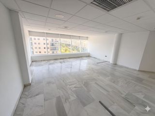 Lloguer Oficina a Avenida avenida jorge luis borges 15. Espectacular oficina premium en teatinos  154 m2 todo exterior,