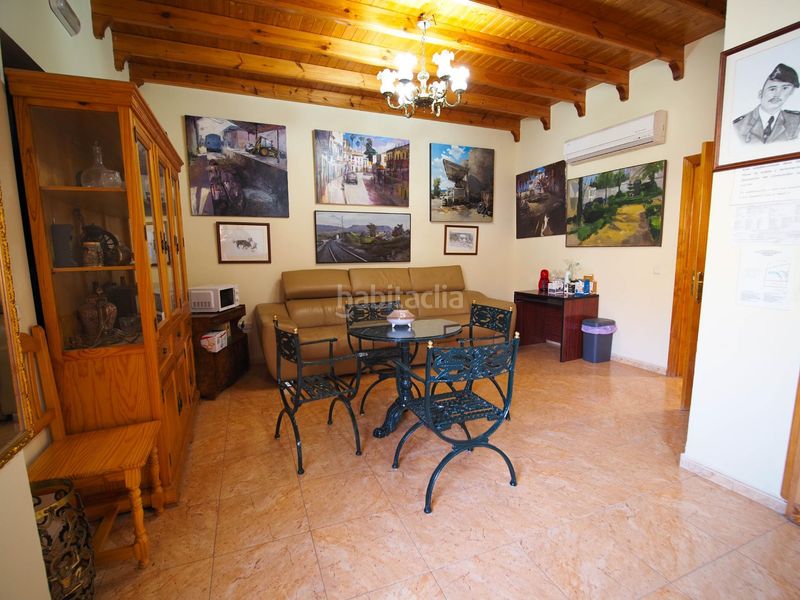 Foto c2e9c530-a62c-41ee-b3c7-7c0b93070786. Edificio gran oportunidad hostal en el centro en Pizarra