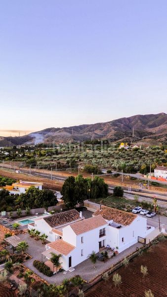 Foto f0f51a37-a687-4a97-ac21-12eab90efb1a. Masia a calle a Álora