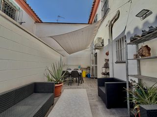 Planta baixa  Calle virgen de la cabeza. Tu oasis privado en pleno corazón de málaga te está esperando!