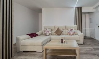 Casa a Calle monda 10. Casa, nueva, reformada, cerca del centro con gran terraza en ciu