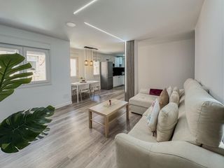 Casa a Calle monda 10. Casa, nueva, reformada, cerca del centro con gran terraza en ciu
