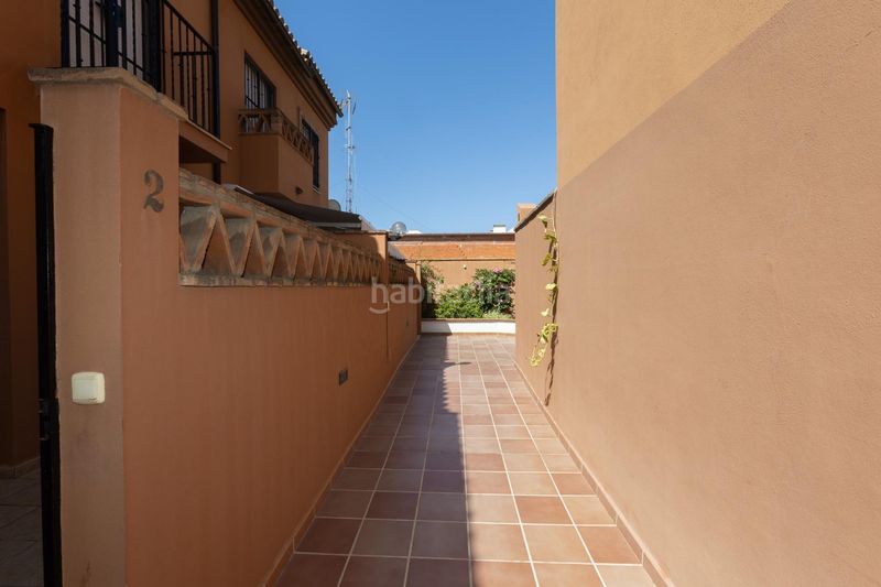 Foto 35cad91e-cfe2-4c84-8e58-be92f0d24d39. Casa adossada a calle zagra 2 a Benajarafe
