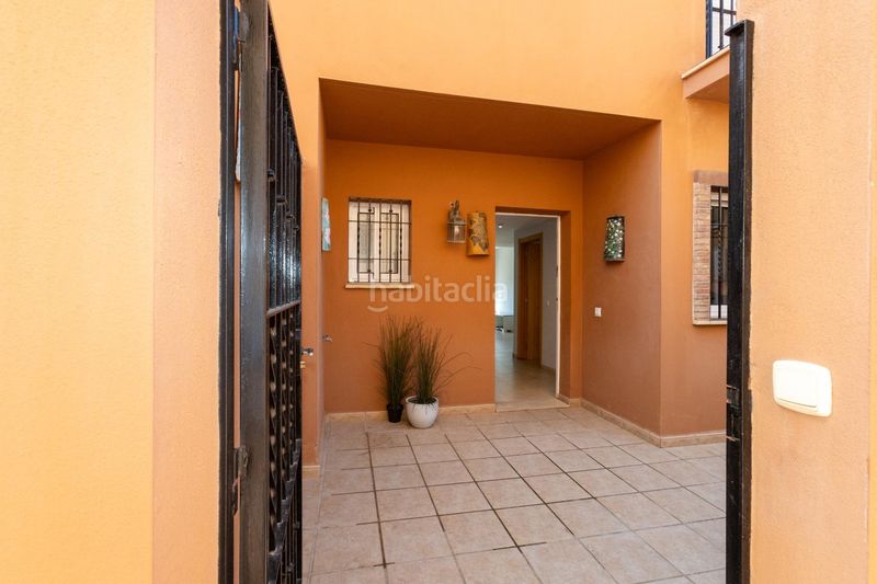 Foto 5cfc4d24-b481-4af3-ac31-e2c614e67af2. Casa adossada a calle zagra 2 a Benajarafe