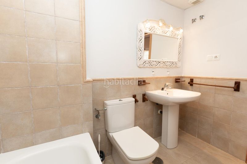 Foto 5f7f1368-7b4a-47a8-9101-9a3278806f14. Casa adossada a calle zagra 2 a Benajarafe