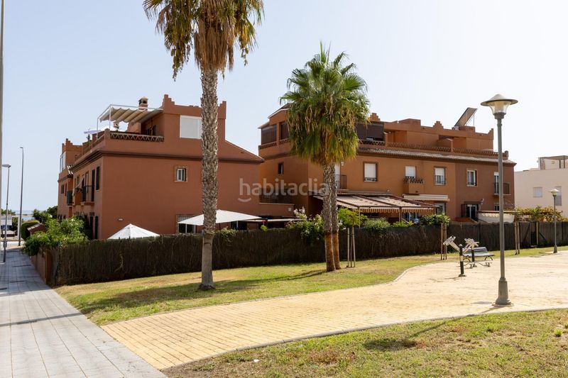 Foto 75db2928-b6b6-47c8-985c-1a3a0a12e576. Casa adossada a calle zagra 2 a Benajarafe