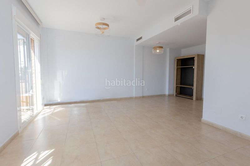 Foto b3181af8-c408-45b2-9170-a03b52d2d43b. Casa adossada a calle zagra 2 a Benajarafe