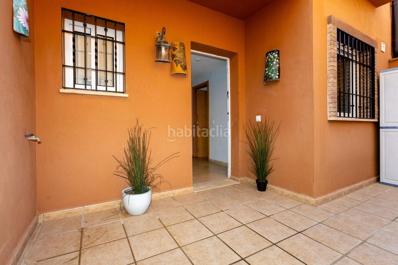 Foto d8b68a56-333c-4ebf-aaad-7e1474ce910f. Casa adossada a calle zagra 2 a Benajarafe