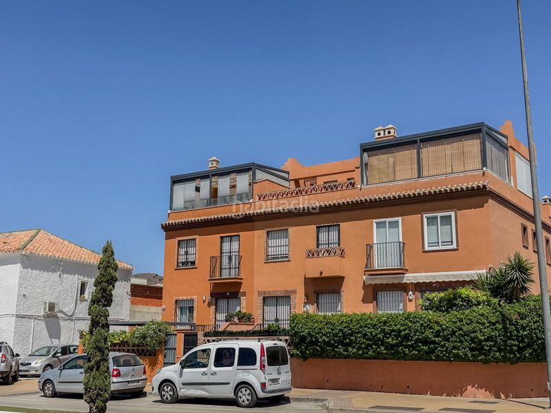 Foto eaf3c109-8969-4e93-a654-7eebde2fac60. Casa adossada a calle zagra 2 a Benajarafe