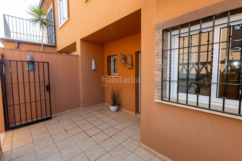 Foto f328bf57-c5a4-487e-bb2f-590320c2c51f. Casa adossada a calle zagra 2 a Benajarafe