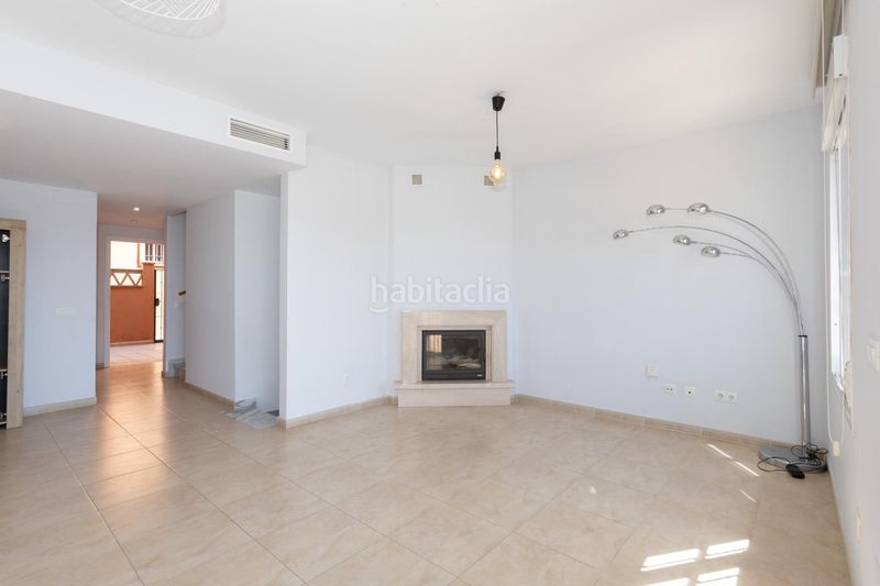 Foto fee4217f-80ab-4b6a-b8fb-df69c46f96ea. Casa adossada a calle zagra 2 a Benajarafe