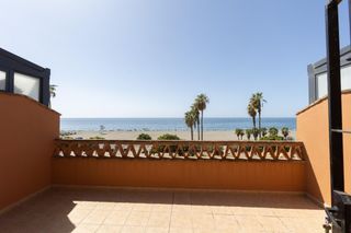 Casa adossada a Calle zagra 2. Chalet primera línea de playa benajarafe centro, málaga,  con vi