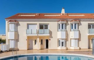 Casa a schiera in Luis valiente 2. Adosado en fuengirola, recinto ferial
