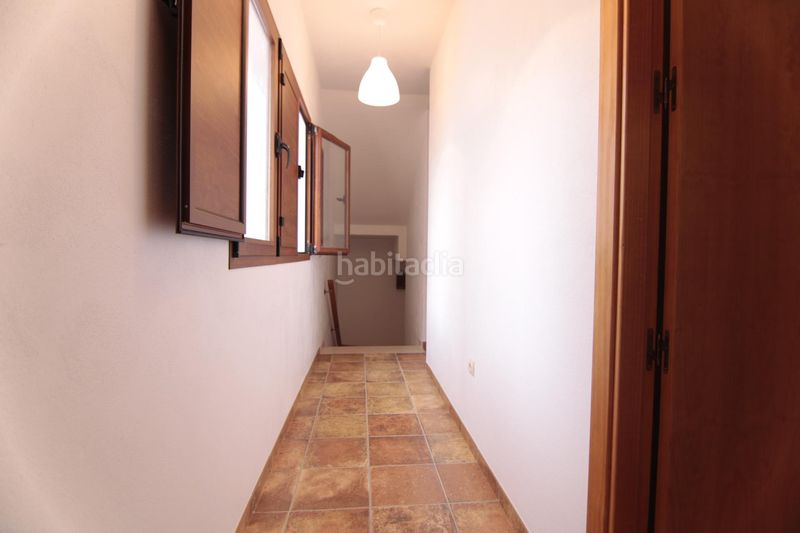 Foto 155e42bb-2017-4df8-9072-7660b76ba2fc. Casa adossada a Guaro