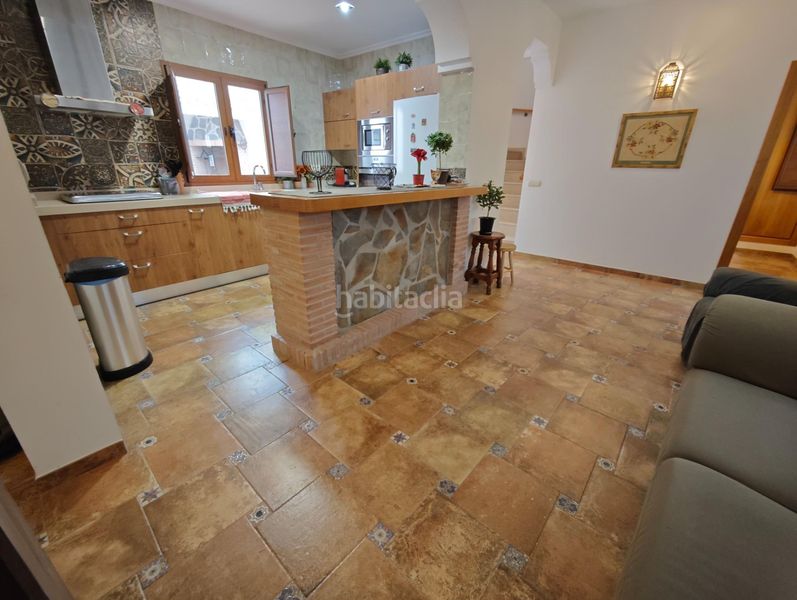 Foto 3312d01c-6354-4262-880b-5b7e4a4ae952. Casa adossada a Guaro
