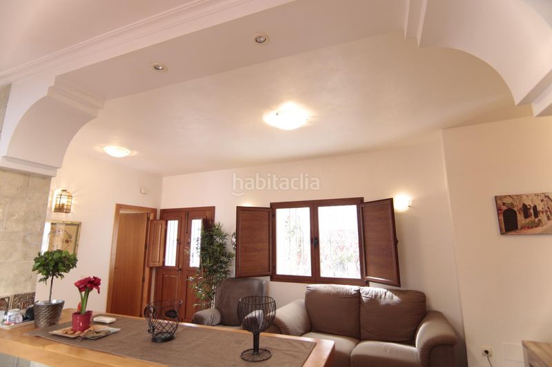 Foto aa77668a-5b38-4bdb-9031-ad00f5a03dfc. Casa adossada a Guaro