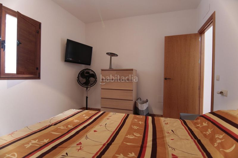 Foto c87cb260-4254-40cc-8287-07df7caf3011. Casa adossada a Guaro
