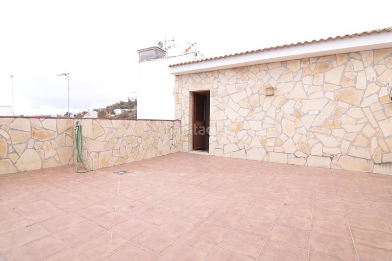 Foto cba53c6e-89aa-4772-a39a-2e0d528cc617. Casa adossada a Guaro