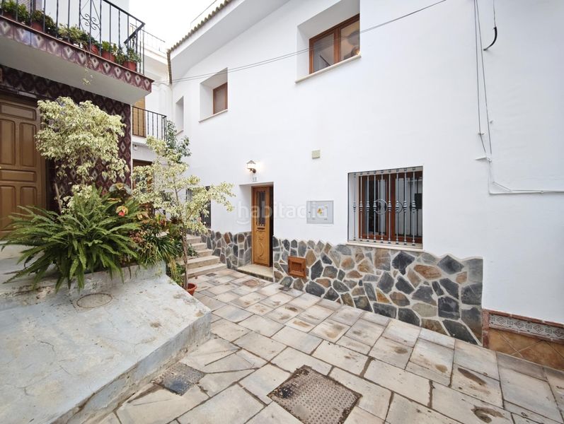 Foto d54bb539-db19-4241-a30c-802f67cc704f. Casa adossada a Guaro