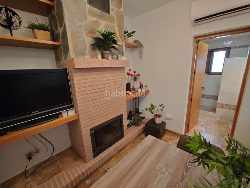 Foto f34efd2b-0b2a-47b0-8c61-9f23faa26576. Casa adossada a Guaro