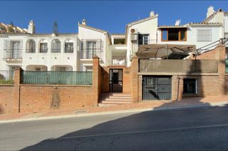 Maison jumelée à Calle calle ronda del golf oeste 17. Adosado de 3 dormitorios con terrazas y 50 m2 de espacio adicion