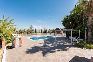 Casa  Calle benaojan 311. Chalet independiente de una sola planta con piscina